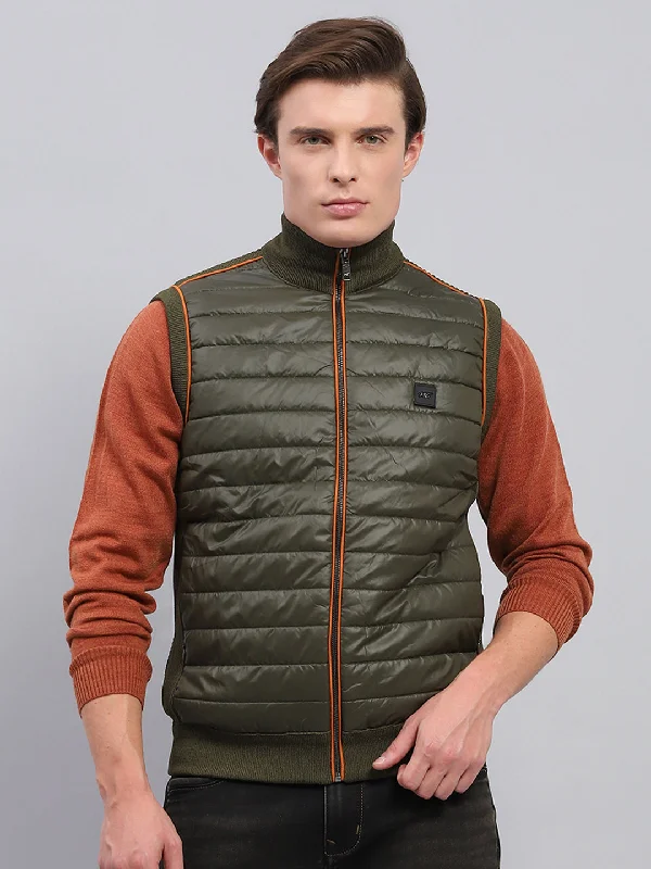 Men's antibacterial jacket-Men Green Solid Mock Neck Sleeveless Jacket