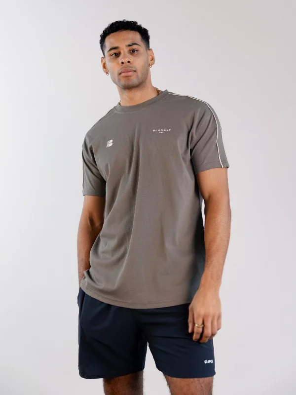 Men's eco-conscious workout t-shirt-Apex Pro Relaxed T-Shirt - Safari Green