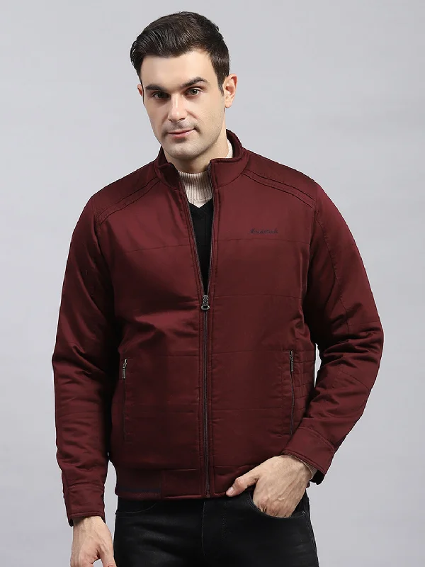 Men's sporty hiking jacket-Men Maroon Solid Mock Neck Full Sleeve Jacket