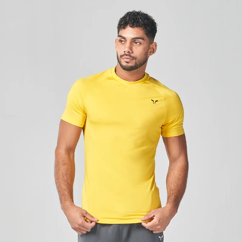 Men's breathable activewear t-shirt-Essential Ultralight Gym Tee - Yellow