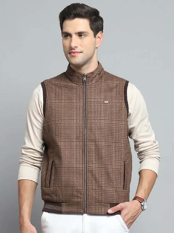 Men's fashion-forward running jacket-Men Brown Solid Band Collar Sleeveless Reversible Jacket